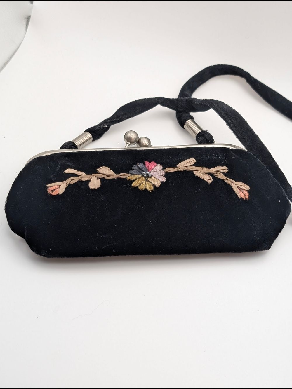 Vintage Black Velvet Ribbonwork Floral Evening Bag, Kiss Lock Clutch Shoulder - Picture 6 of 8